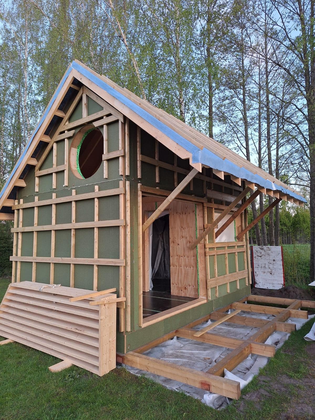 Timber frame building exterior with O360 round window in gable end