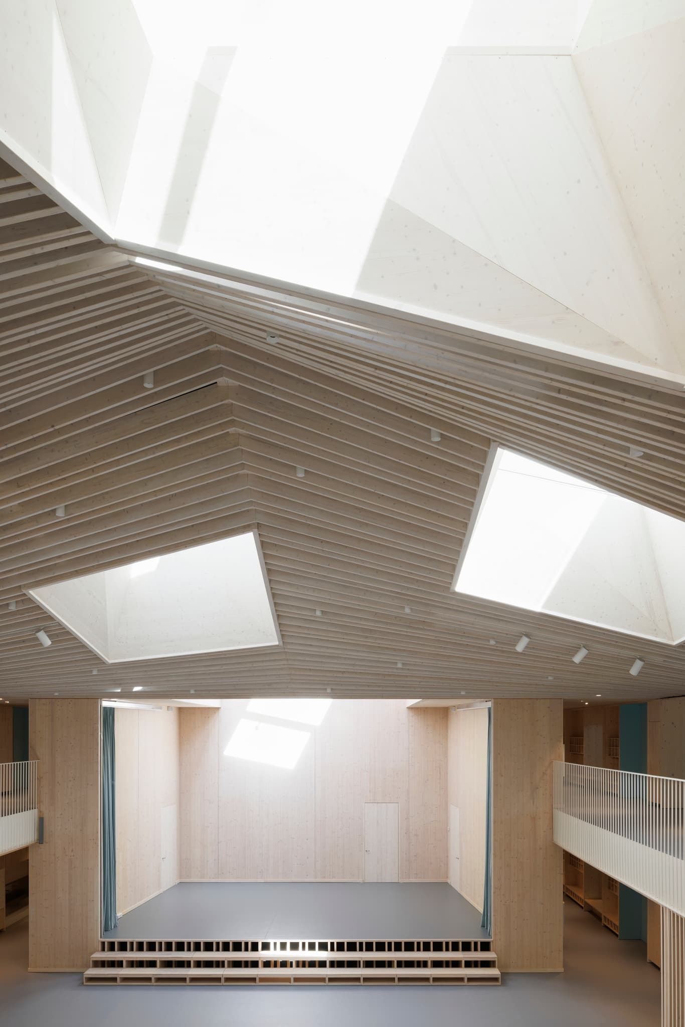 RAICO timber-aluminium facade system detail